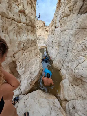 🏜️ גבי המעוק הנסתר בנחל חצבה! 🌊