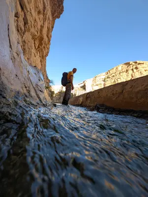 🌊 בני ישראל חוצים את הפרת: מסע רטוב במדבר 🏜️